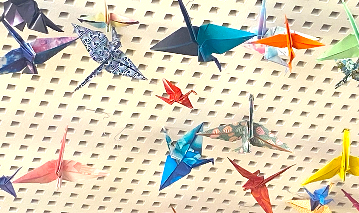 Kraniche aus Papier gefaltet